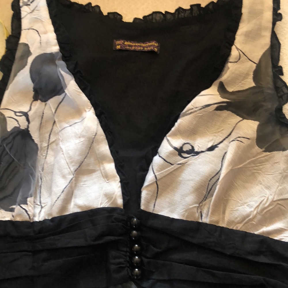 Beautiful Rinascimento Dress - Picture 4 of 5